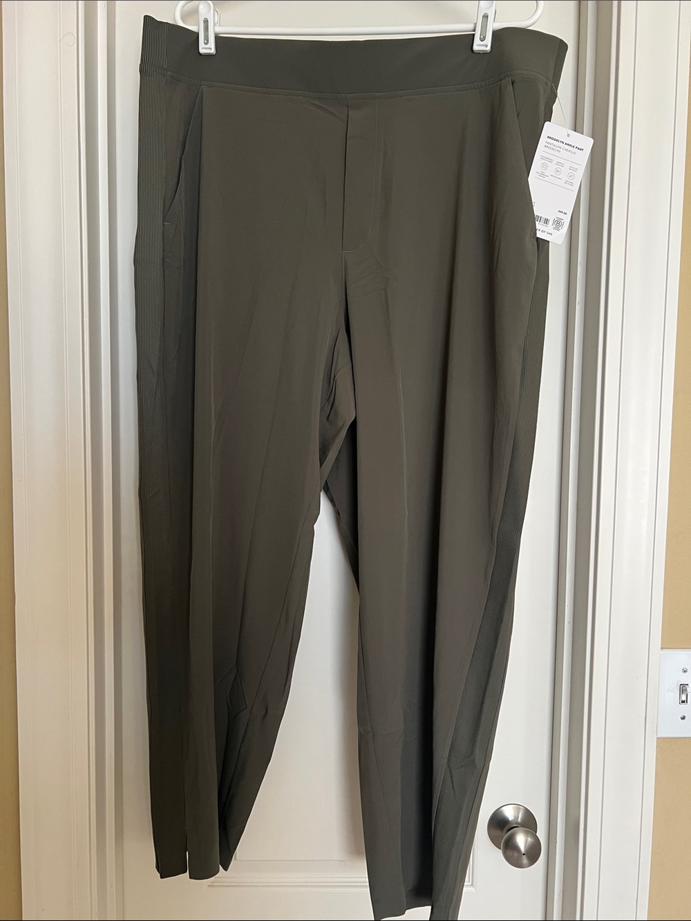 Women’s Athleta Brooklyn Mid-Rise Pant - Olive; size 18